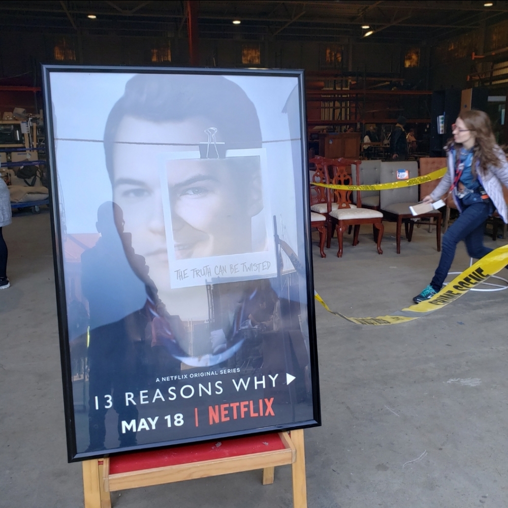 13 Reasons Why Clay Jensen J Crew Long Sleeve - Picture 3 of 4